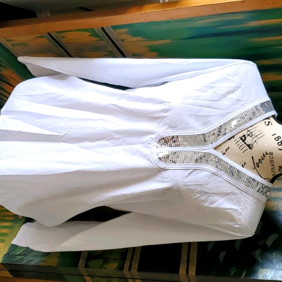 YOINS Tops - Yoins White w/ Silver sequins v neck blouse